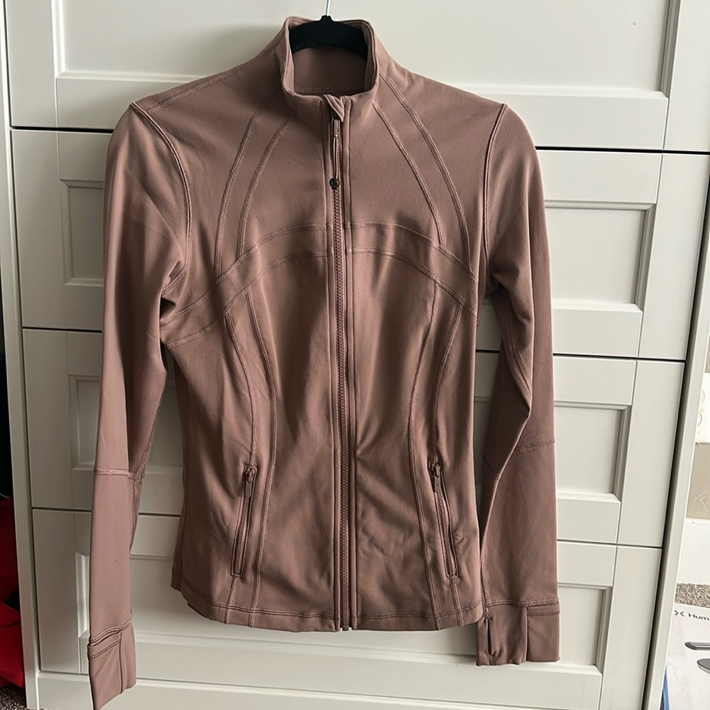 Lululemon define Nulu jacket. Barely worn. Size 8